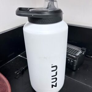 ZULU 64 Ounces BPA-Free White Tumbler GUC  Water Bottle